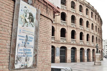 Picture of outside of bullfighting arena