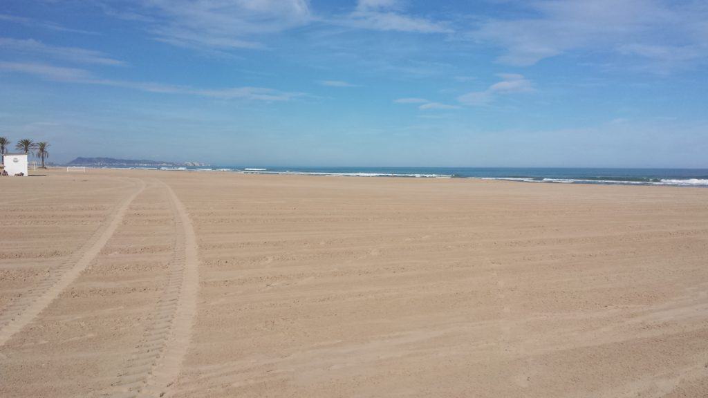 Picture of a wide, empty beach