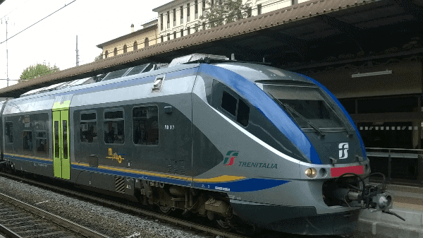 Picture of the front of a train in Italia