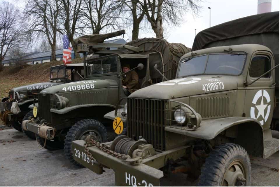Old military vehicles lines up next to each other