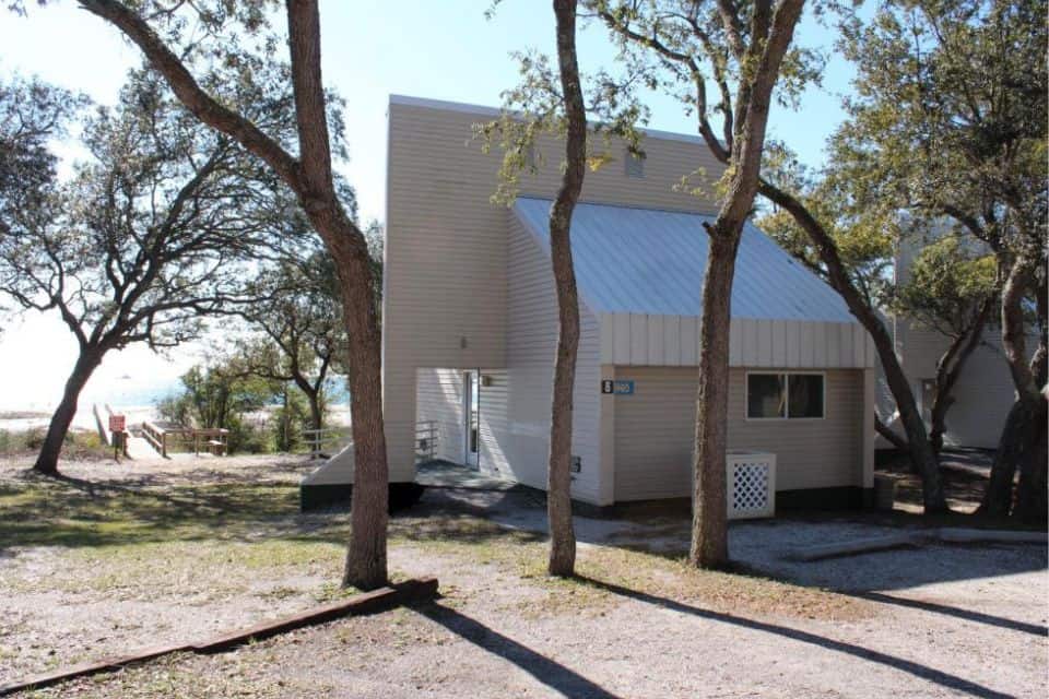 A modern stye white cottage by the beach