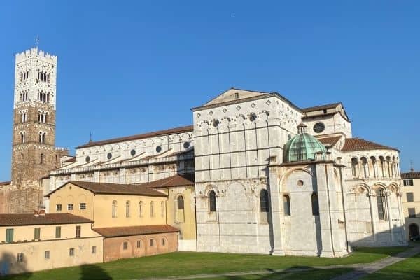 A white 11th century church in Lucca