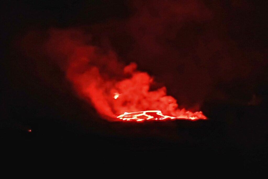 Glowing lava from Kilauea Volcano